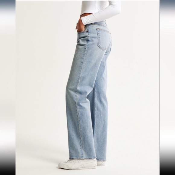 Abercrombie and Fitch the 90s baggy, low rise light wash jeans, size 29 - Picture 10 of 10